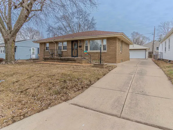 1406 Southmoor St, Pekin, IL 61554