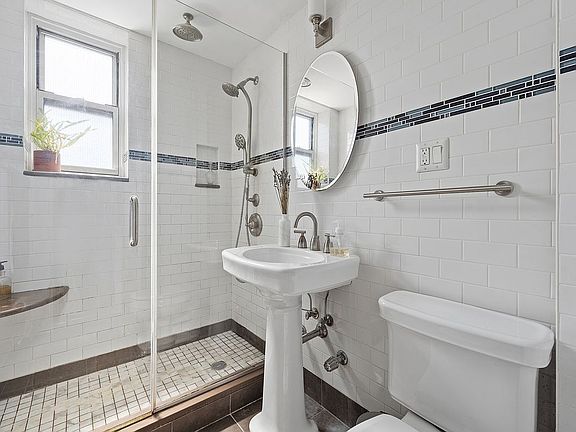 5th image of 415 Argyle Rd APT 5E