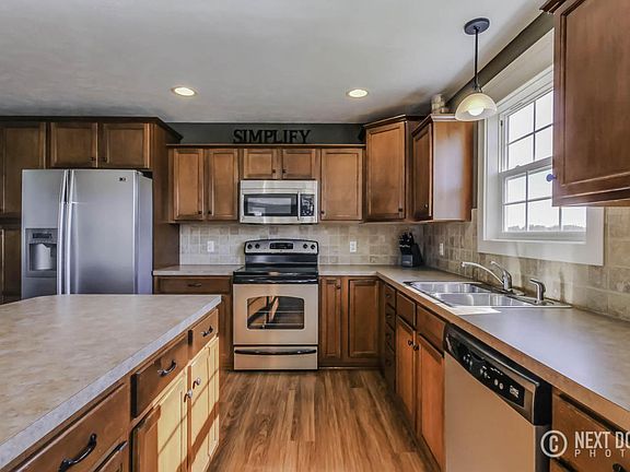 3rd image of 7562 Medinah Dr