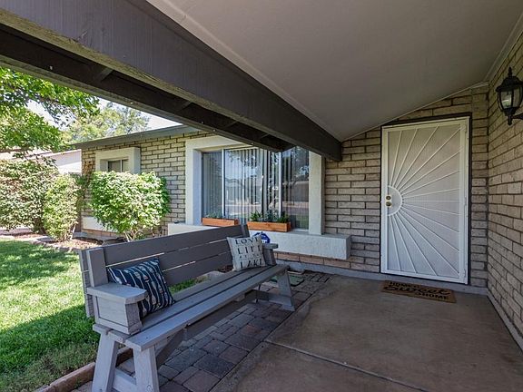5th image of 708 W Hermosa Dr