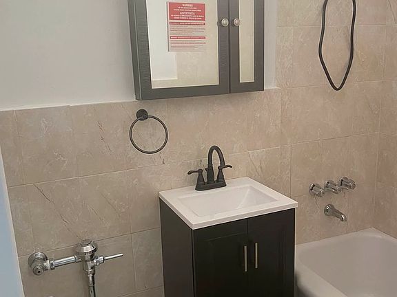 3rd image of 51-33 Goldsmith St #2F
