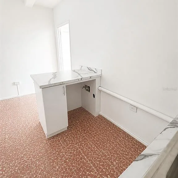 2844 Avenue Roosevelt #303 — Photo 4