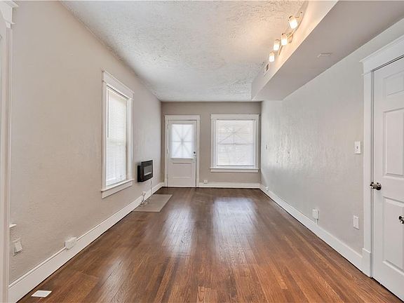 4th image of 3209 Saint John Ave