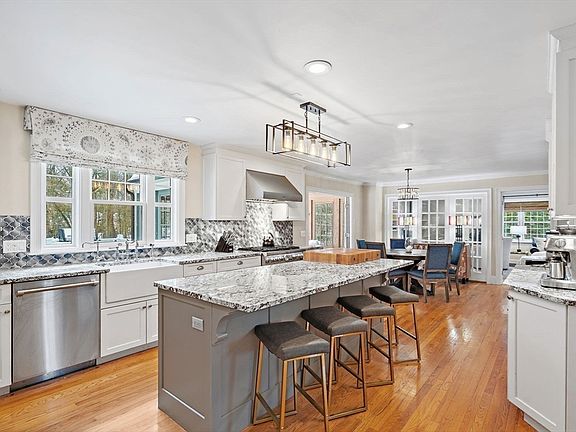 5th image of 48 Chanticleer Rd