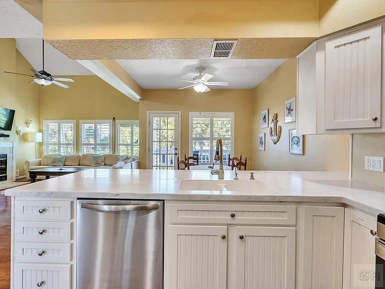 16627 Bayfront Dr — Photo 17