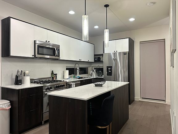 3rd image of 2321 Franklin Ave E #B