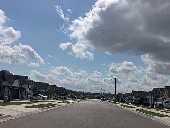 5th image of 217 Sweetwater Creek Ln