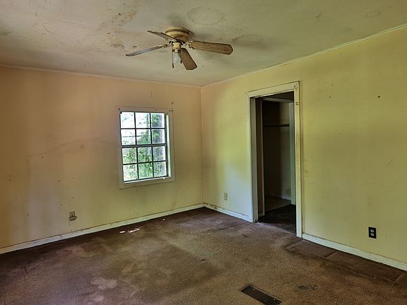 3rd image of 127 Barbara Ave