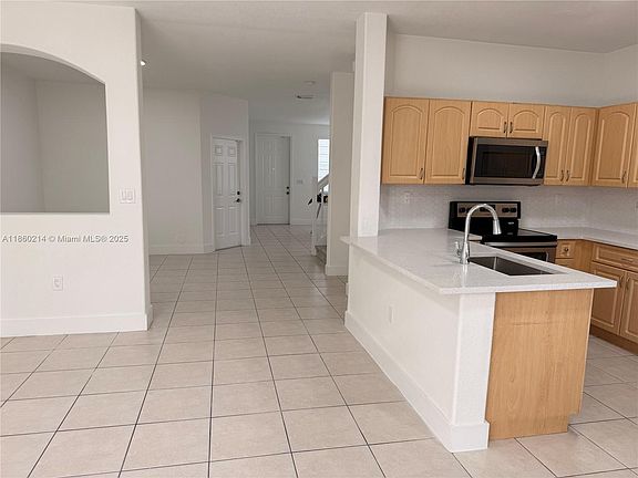 4th image of 11468 NW 77th St