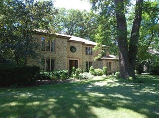 1S068 Normandy Woods Dr, Winfield, IL 60190