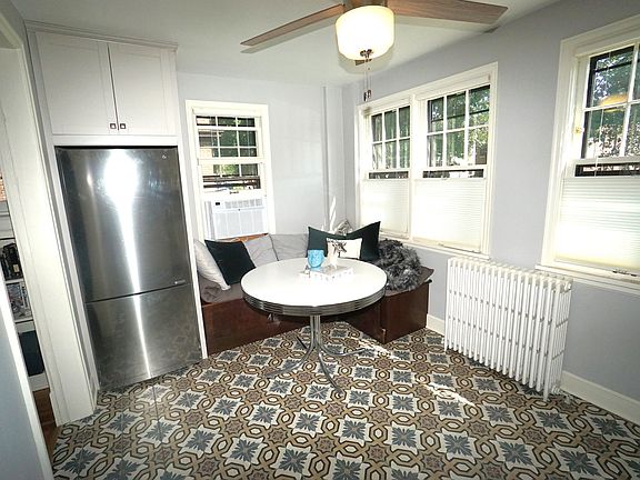 2nd image of 833 Grand Ave APT 8