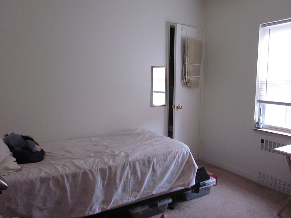 2nd image of 41 Oak Ct APT 2