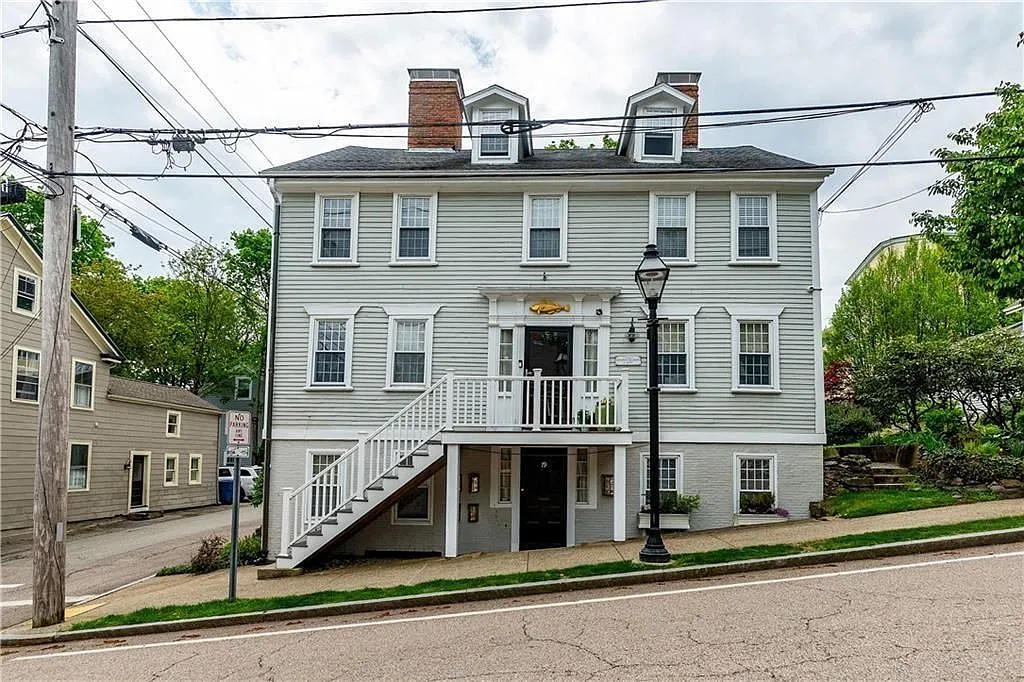 1 bed, 1.0 bath, 800 sqft, $2,400 — Photo 1