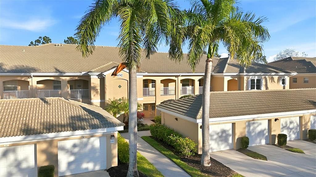 6342 Grand Oak Cir APT 204