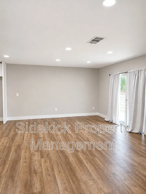 3 bed, 2.0 bath, 1235 sqft, $3,600 — Photo 4