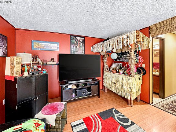 5th image of 726 SE Rene Ave