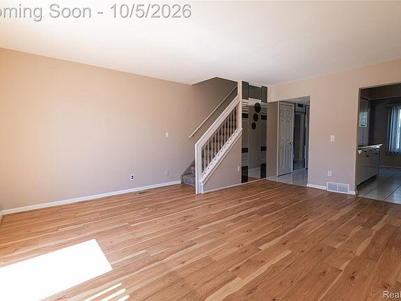 5th image of 4268 Fifteen Mile Rd