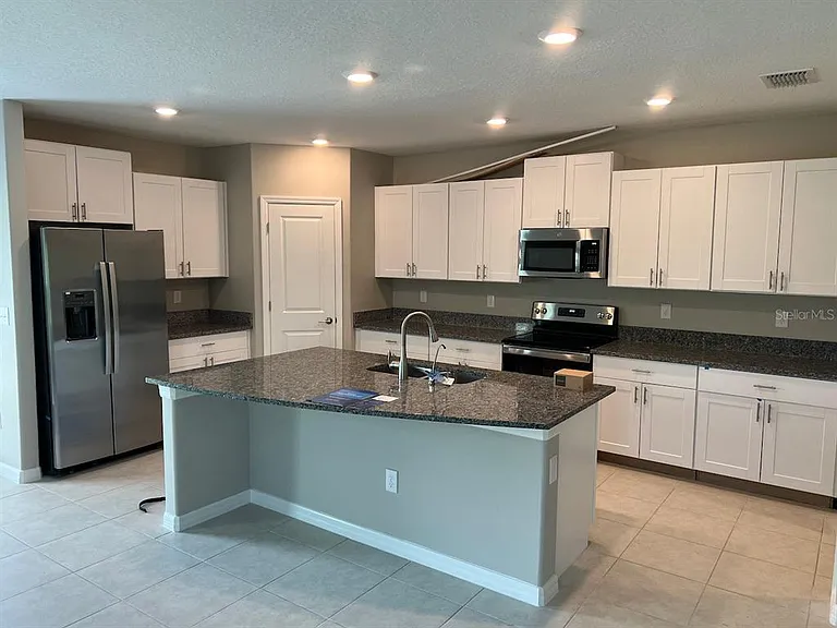 580 Royal Empress Dr — Photo 2