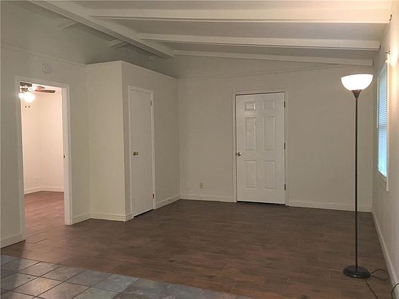 4th image of 504 Orchard Ln