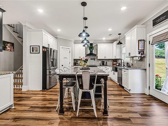 3rd image of 3656 Eagle View Way