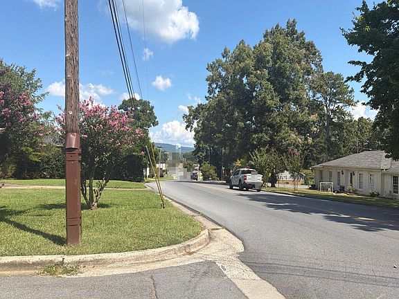5th image of 111 Coker Dr SW
