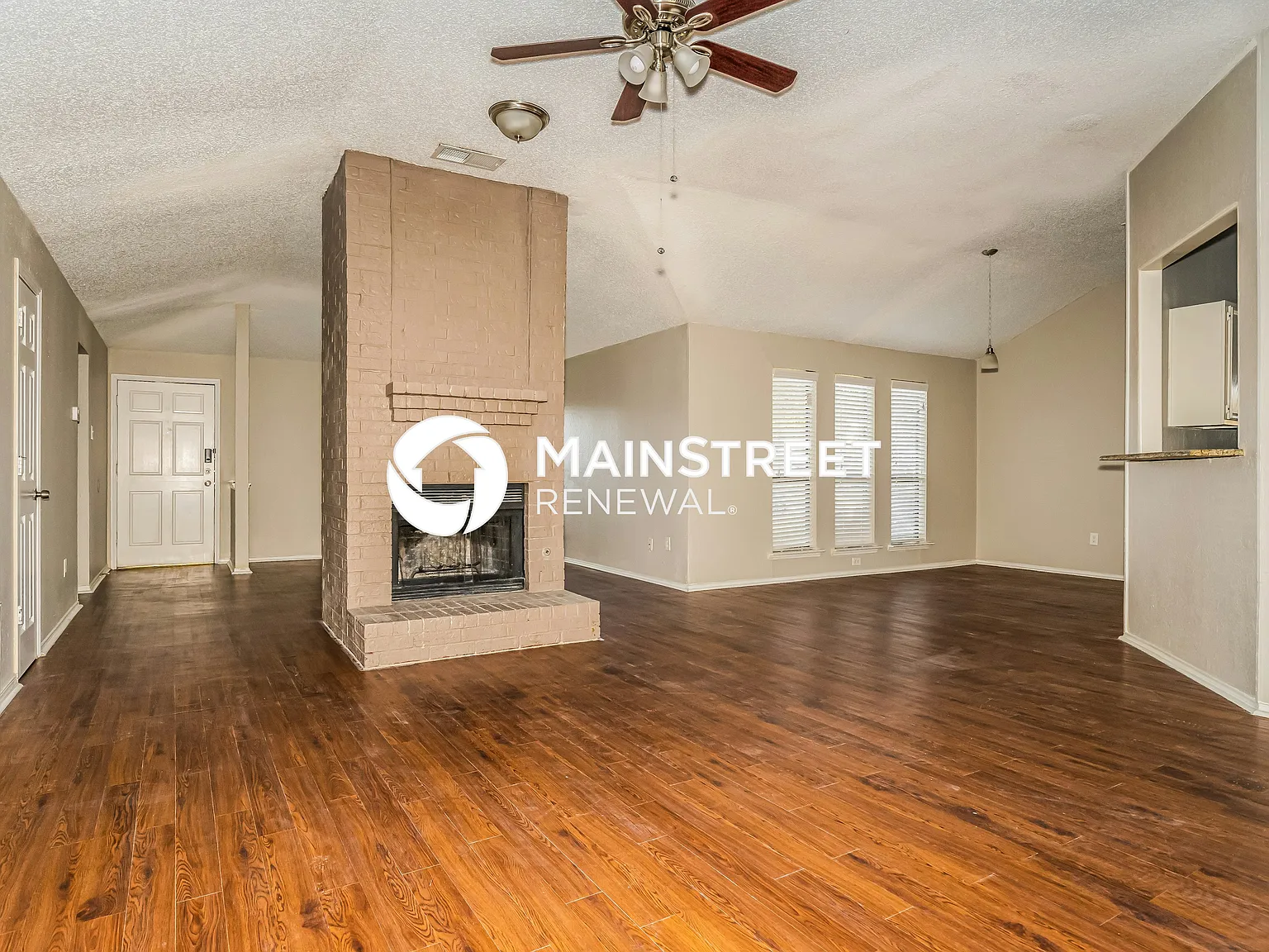 513 Quail Hollow Dr — Photo 3