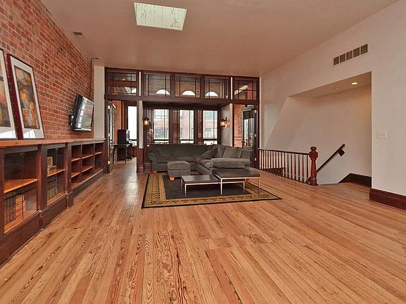 3rd image of 203 E Washington St #3