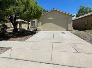 6077 S Nantac Rim Dr, Tucson, AZ 85706