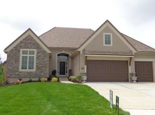 9006 Chestnut St, Lenexa, KS 66220