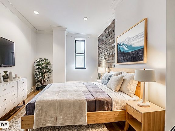 5th image of 176 E 3rd St APT 5E