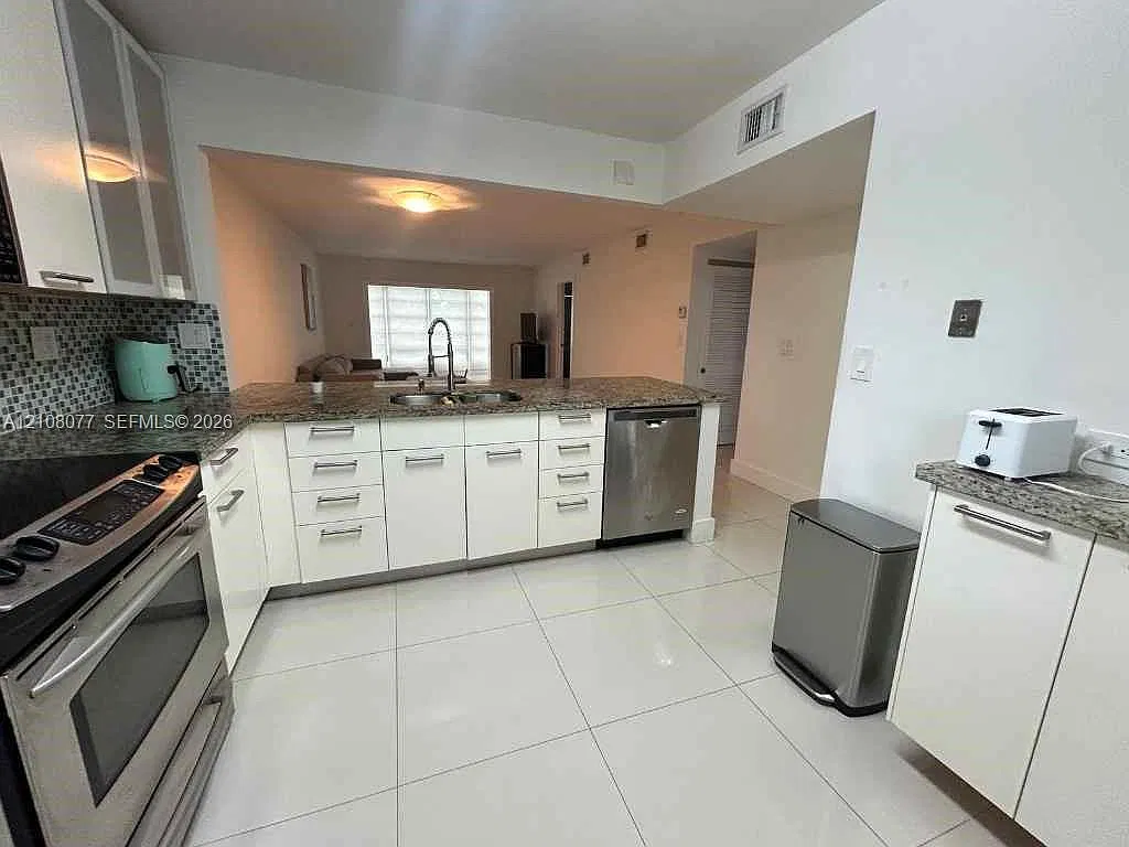 Arrowhead Condo No Ix — Photo 1