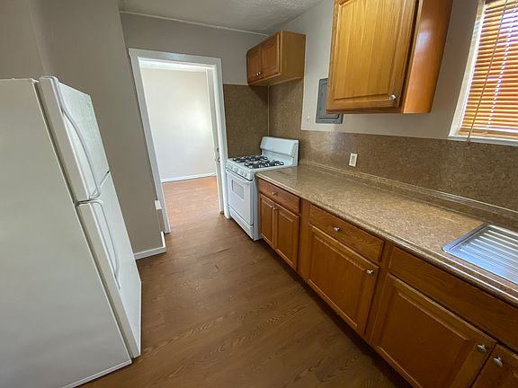 2nd image of 32466 Lenawee Ct