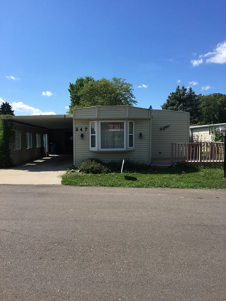 247 Toucan St photo 1