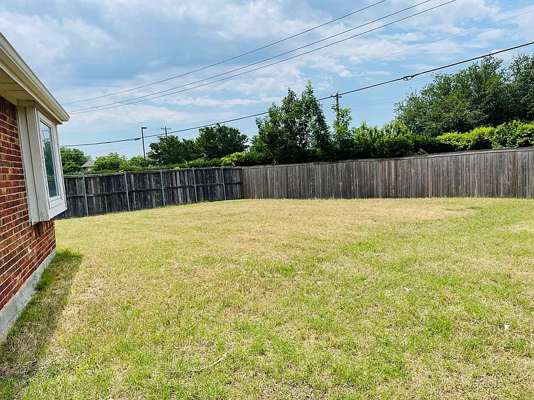 5621 Flowerwood Ln — Photo 32