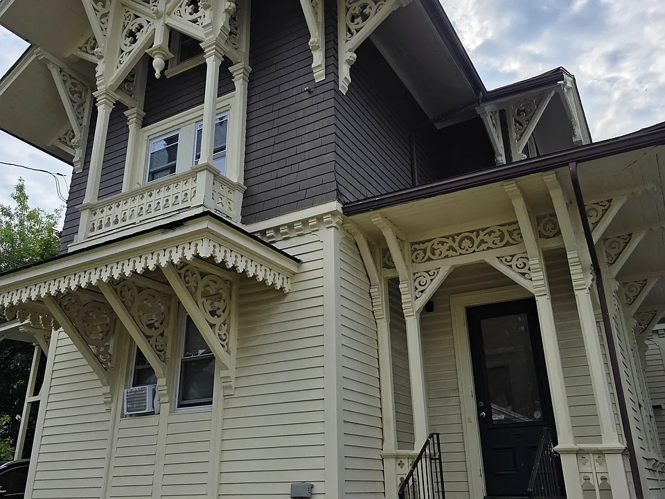 133 Hobart St #2B