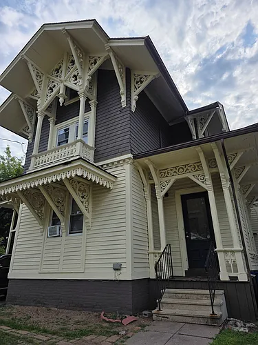 133 Hobart St Photo 1