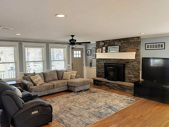 2nd image of 390 Read St