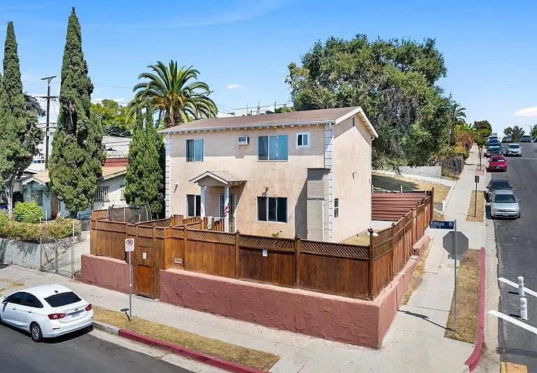 1686 S Rimpau Blvd — Photo 9