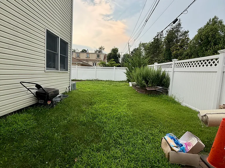 65 Linden St #2 — Photo 18