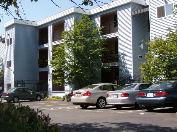 625 SW 155th St #102, Seattle, WA 98166