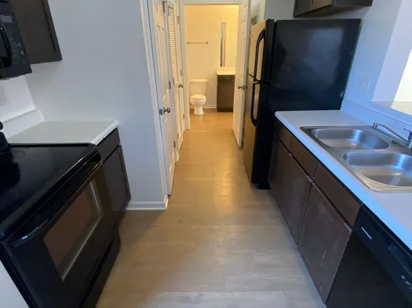 Modern 1 Bedroom Apartment in Warrensburg, 404 Jefferson St, Warrensburg, MO 64093