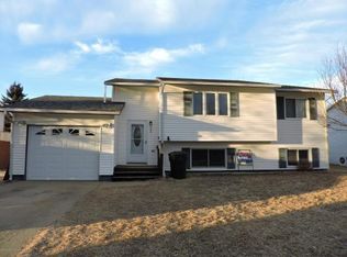 760 26th St W, Dickinson, ND 58601