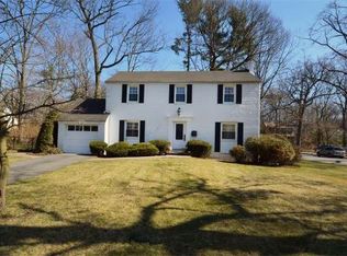 59 Downey Dr, Tenafly, NJ 07670