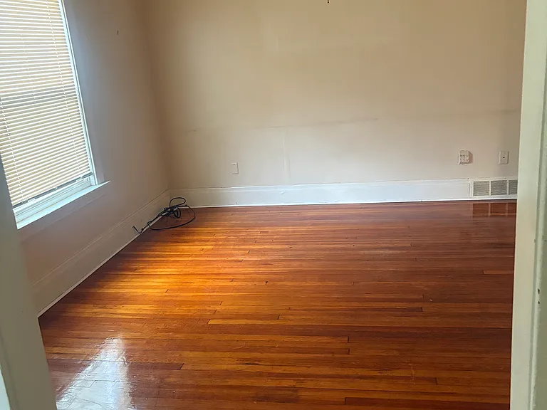 1823 Willow Ave — Photo 7