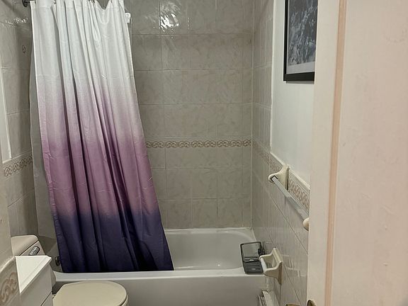 5th image of 2569 44th St #3