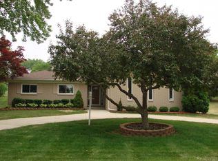 36633 Saxony Rd, Farmington, MI 48335