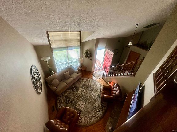 2nd image of 1800 Twin Oaks Ln