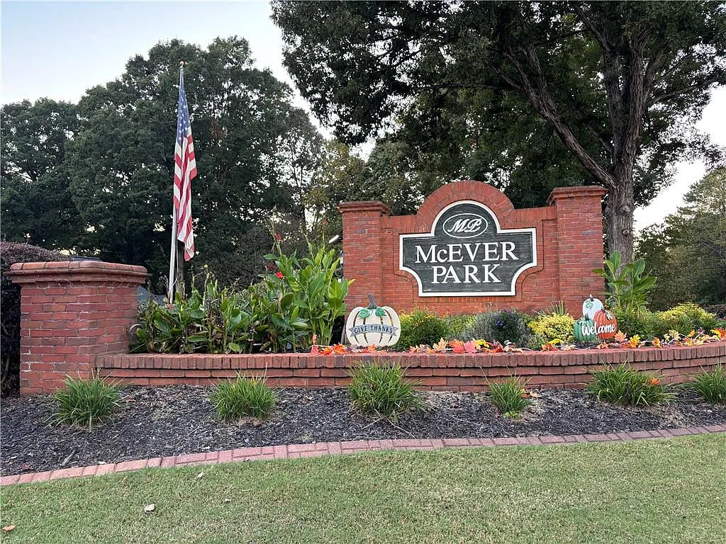 3 bed, 2.0 bath, 1616 sqft, $2,500 — Photo 2