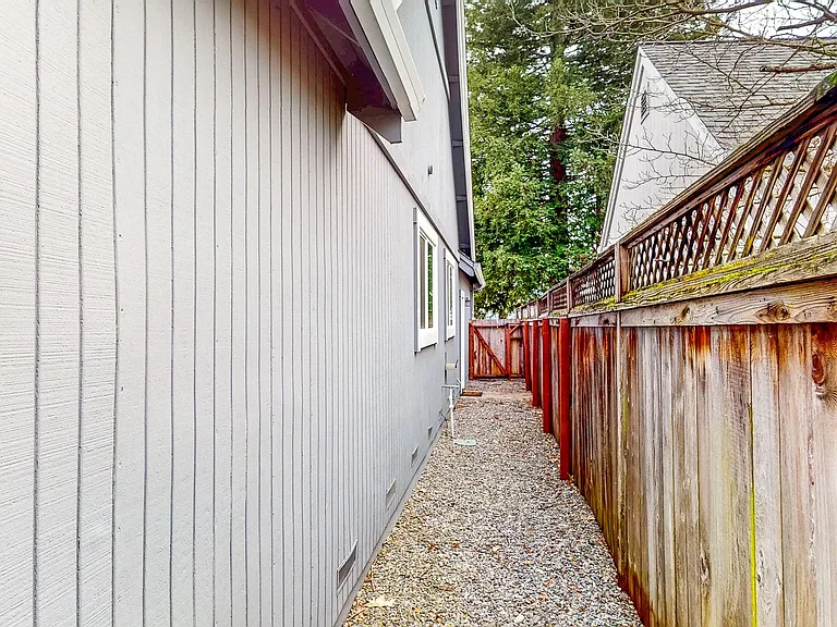 2135 Pebblewood Ct — Photo 46