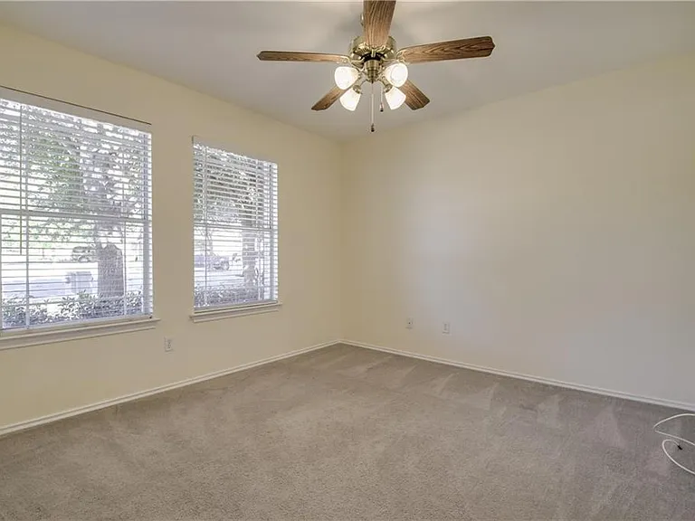 113 Spur Cv — Photo 19